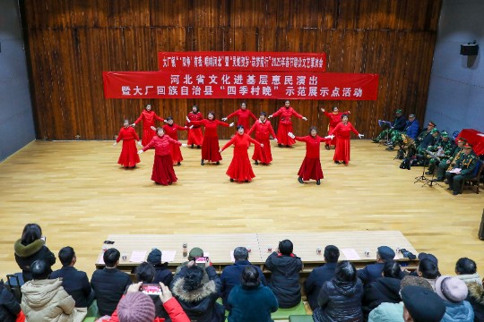 圖為文藝聯(lián)歡會演出現(xiàn)場。海濤攝.JPG