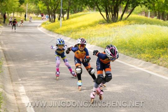 圖為比賽現(xiàn)場(chǎng)。李巖攝.jpg 圖為比賽現(xiàn)場(chǎng)。李巖攝.jpg